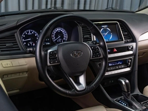 Седан Hyundai Sonata 2018 года, 1999000 рублей, Тюмень