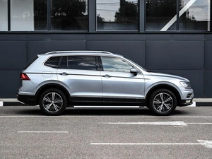 Внедорожник Volkswagen Tiguan Allspace 2019 года, 2544000 рублей, Кирилловка