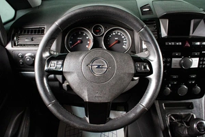 Минивэн Opel Zafira 2011 года, 529000 рублей, Сургут