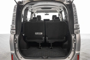 Минивэн Toyota Voxy 2018 года, 2089000 рублей, Барнаул