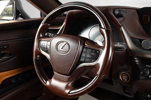 Седан Lexus ES 2019 года, 3699000 рублей, Тюмень