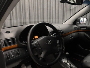 Седан Toyota Avensis 2007 года, 825000 рублей, Красноярск