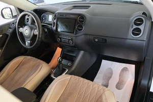 Внедорожник Volkswagen Tiguan 2012 года, 1439000 рублей, Омск