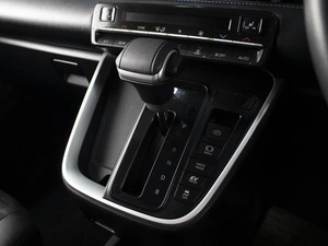 Минивэн Toyota Voxy 2022 года, 4200000 рублей, Омск