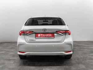 Седан Toyota Corolla 2019 года, 2000000 рублей, Красноярск