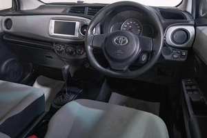 Хетчбэк Toyota Vitz 2013 года, 739000 рублей, Томск