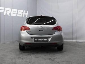 Хетчбэк Opel Astra 2010 года, 530000 рублей, Омск