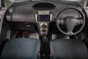 Хетчбэк Toyota Vitz 2005 года, 509000 рублей, Томск