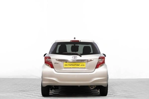 Хетчбэк Toyota Vitz 2015 года, 1019000 рублей, Барнаул