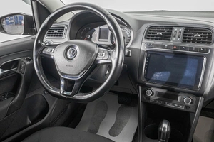 Седан Volkswagen Polo 2015 года, 1149000 рублей, Барнаул