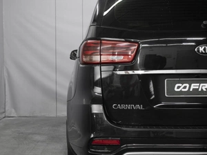 Минивэн Kia Carnival 2018 года, 2300000 рублей, Омск