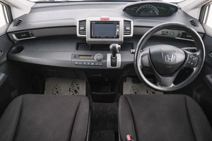 Минивэн Honda Freed 2012 года, 999000 рублей, Красноярск
