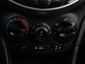 Седан Hyundai Solaris 2014 года, 914000 рублей, Кирилловка