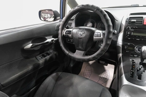 Хетчбэк Toyota Auris 2012 года, 1099000 рублей, Новокузнецк