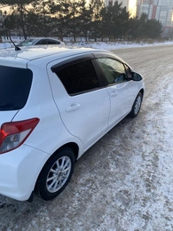 Хетчбэк Toyota Vitz 2013 года, 800000 рублей, Красноярск