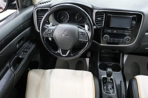 Внедорожник Mitsubishi Outlander 2015 года, 2099000 рублей, Омск