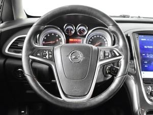 Седан Opel Astra 2013 года, 695200 рублей, Казань