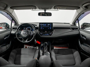 Седан Toyota Corolla 2019 года, 2000000 рублей, Красноярск