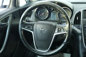 Хетчбэк Opel Astra GTC 2012 года, 799000 рублей, Омск