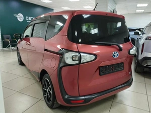 Минивэн Toyota Sienta 2016 года, 1100000 рублей, Ачинск