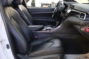 Седан Toyota Camry 2019 года, 2459000 рублей, Омск