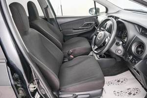 Хетчбэк Toyota Vitz 2019 года, 899000 рублей, Красноярск