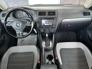 Седан Volkswagen Jetta 2012 года, 1190000 рублей, Уфа