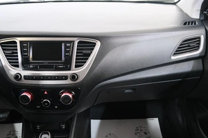 Седан Hyundai Solaris 2018 года, 1059000 рублей, Омск