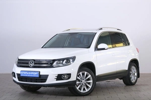 Внедорожник Volkswagen Tiguan 2012 года, 1319000 рублей, Омск