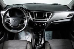 Седан Hyundai Solaris 2019 года, 989000 рублей, Сургут