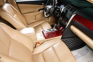 Седан Toyota Camry 2013 года, 1599000 рублей, Сургут