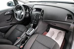 Хетчбэк Opel Astra 2012 года, 899000 рублей, Красноярск