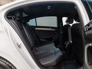 Седан Volkswagen Passat 2018 года, 2300000 рублей, Красноярск