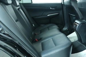 Седан Toyota Camry 2017 года, 2489000 рублей, Омск