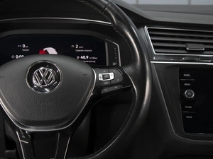 Внедорожник Volkswagen Tiguan 2018 года, 2160000 рублей, Омск