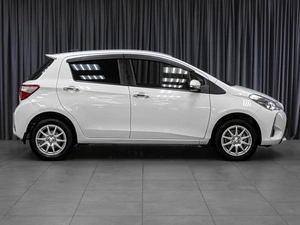 Хетчбэк Toyota Vitz 2017 года, 1179000 рублей, Тюмень