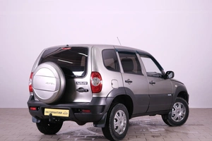 Внедорожник Chevrolet Niva 2011 года, 679000 рублей, Омск