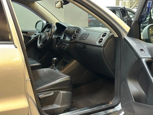 Внедорожник Volkswagen Tiguan 2016 года, 1497000 рублей, Красноярск