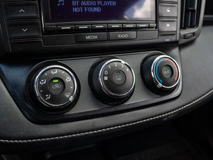 Внедорожник Toyota RAV4 2016 года, 2430000 рублей, Краснодар