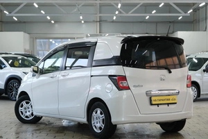 Минивэн Honda Freed 2014 года, 1289000 рублей, Омск