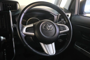 Минивэн Toyota Roomy 2017 года, 999000 рублей, Омск