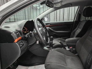 Седан Toyota Avensis 2004 года, 610000 рублей, Красноярск