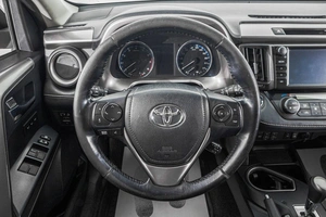Внедорожник Toyota RAV4 2017 года, 2299000 рублей, Барнаул