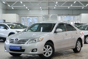Седан Toyota Camry 2011 года, 1999000 рублей, Омск