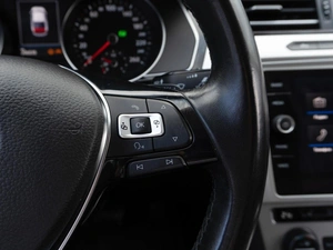 Седан Volkswagen Passat 2018 года, 1699000 рублей, Саратов