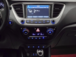 Седан Hyundai Solaris 2018 года, 1380000 рублей, Красноярск
