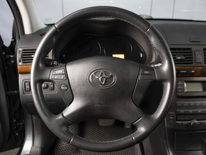 Седан Toyota Avensis 2008 года, 1060000 рублей, Омск