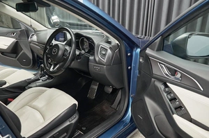 Седан Mazda Axela 2016 года, 1349000 рублей, Красноярск