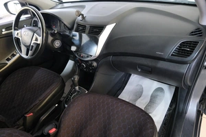 Седан Hyundai Solaris 2012 года, 869000 рублей, Омск