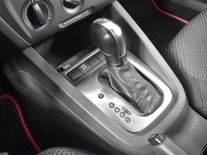 Седан Volkswagen Jetta 2013 года, 955200 рублей, Казань